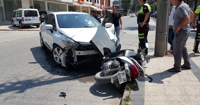 Düzce’de iki otomobil ile motosiklet çarpıştı: 1 yaralı