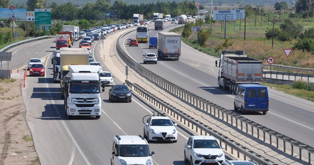 Emniyetten sürücülere: Araç değil dikkatsizlik öldürür