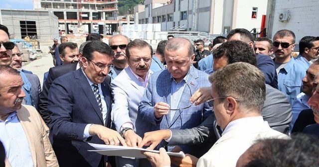 Erdoğan, Sarp Gümrük Kapısı&#039;nda incelemelerde bulundu