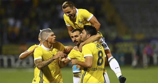 Fenerbahçe Süper Lig&#039;de ilk galibiyetini aldı!