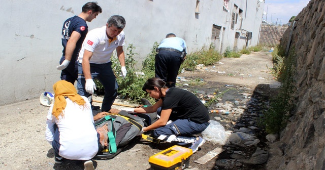 Fosseptik çukuruna düşen vatandaşı polis kurtardı