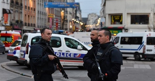 Fransa&#039;nın Rennes şehrinde 17 araç kundaklandı