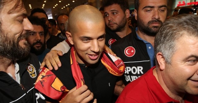 Galatasaray&#039;ın yeni transferi Feghouli İstanbul&#039;da