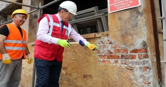 Hasanpaşa Gazhanesi’ndei restorasyon çalışmalarını inceledi
