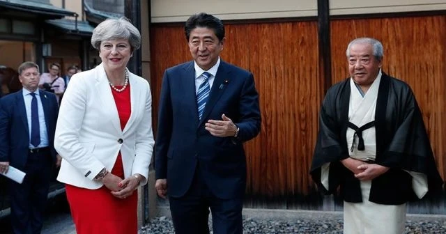 İngiltere Başbakanı May Japonya'da: 'Kuzey Kore'nin eylemleri yasa dışı'