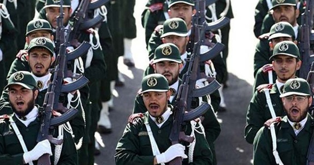İran&#039;da askeri birlikte ateş açıldı: 4 ölü, 8 yaralı!