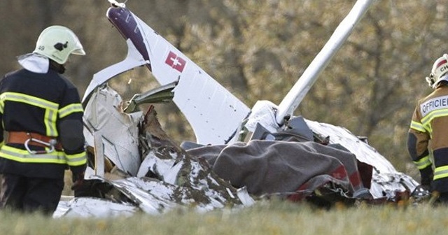 İsviçre&#039;de yaz kampının üzerine uçak düştü: Pilot ve 2 öğrenci öldü