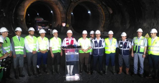 Kadir Topbaş Mecidiyeköy- Mahmutbey metro hattını inceledi