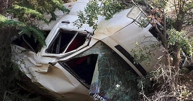 Kahramanmaraş'ta minibüs uçuruma düştü: 1 ölü, 13 yaralı