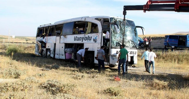 Kayseri'de yolcu otobüsü devrildi: 26 yaralı