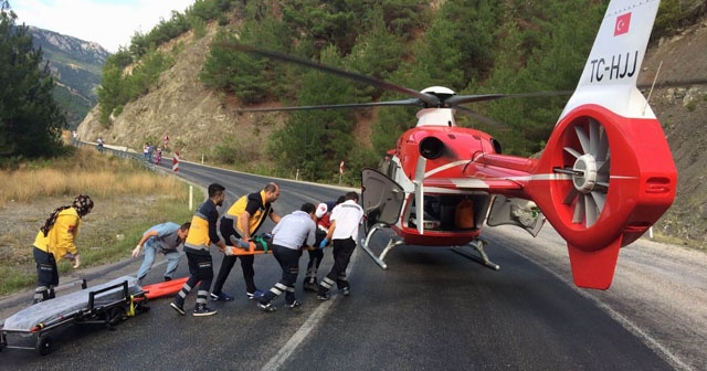 Kazada yaralanan traktör sürücüsünün yardımına ambulans helikopter yetişti