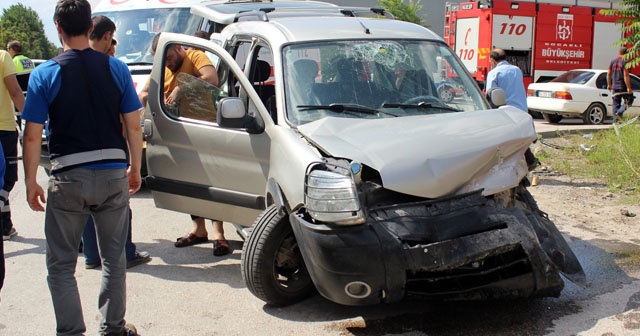 Kocaeli’de trafik kazası: 3 yaralı