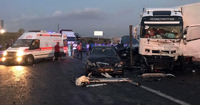 Kocaeli&#039;de zincirleme trafik kazası! 6 ölü, 1 yaralı...