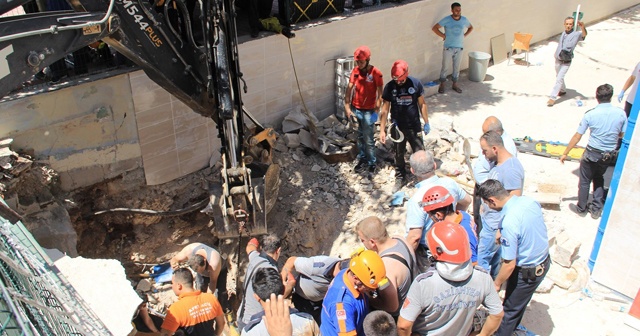 Kolejde tavan çöktü: 1 işçi göçük altında