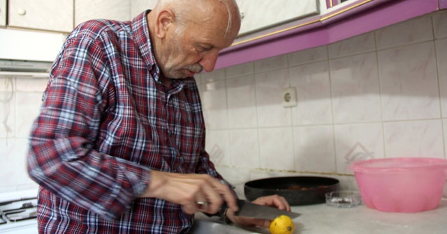 Kurban bıçağı diye aldı, limonu bile kesemedi