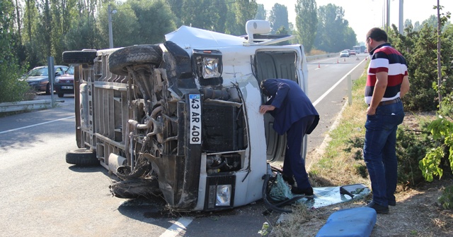 Kütahya&#039;da işçileri taşıyan minibüs devrildi: 8 yaralı