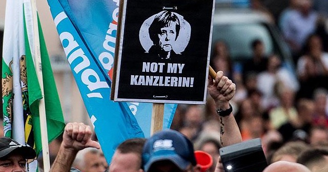 Merkel, Saksonya eyaletinde protesto edildi