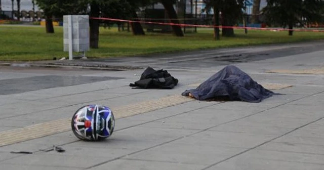 Motosikletten düşen genç kız öldü