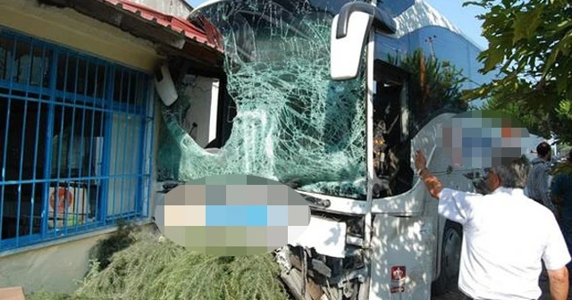 Ordu'da akılalmaz kaza! Otobüs çay ocağına girdi