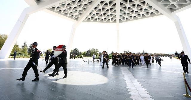 Orgeneral Akar Devlet Mezarlığı&#039;nı ziyaret etti