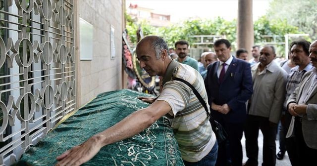 Otel havuzunda boğulan Atakan&#039;ın cenazesi toprağa verildi