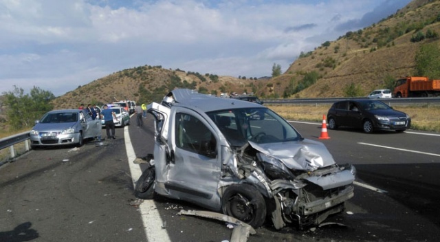 Otobanda zincirleme kaza: 1 ölü, 4 yaralı