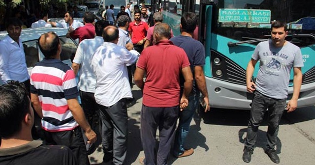 Otobüs şoförünü vuran şahsı linç edilmekten polis kurtardı