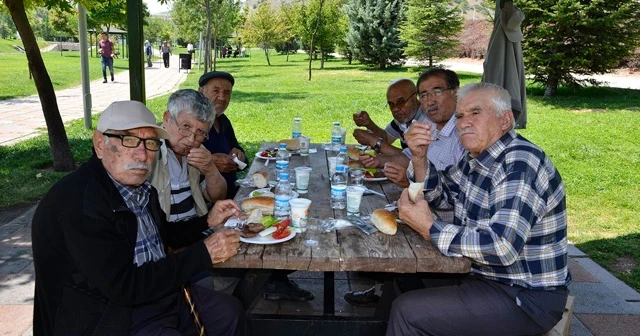 Sağlıklı yaşlılar piknikte buluştu