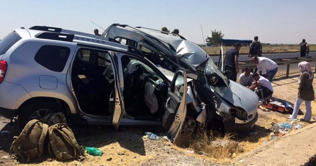 Şanlıurfa’da çarpışan araçlardaki 2 sivil hayatını kaybederken 5’i asker 7 kişi ise yaralandı