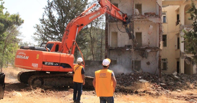 Şanlıurfa&#039;da deprem riski bulunan 300 konut yıkılıyor