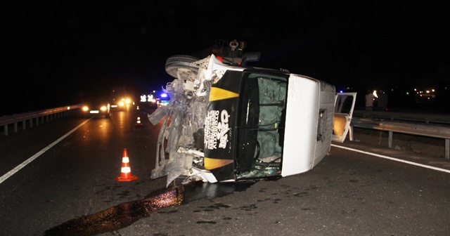 Şanlıurfa’da minibüs devrildi: 18 yaralı