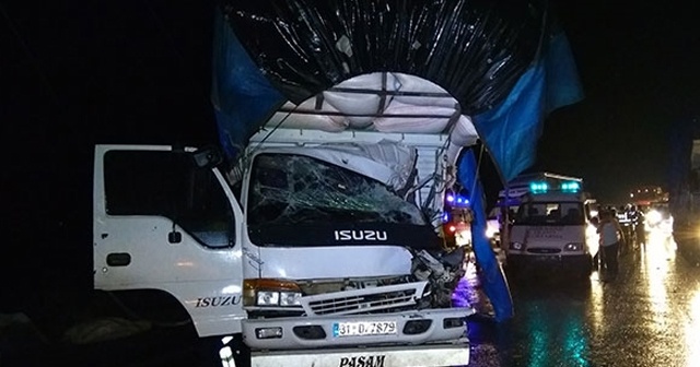 Sivas&#039;ta zincirleme trafik kazası: 2 ölü, 7 yaralı