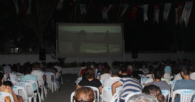 Söke’de açık hava sinema keyfi yaşanıyor