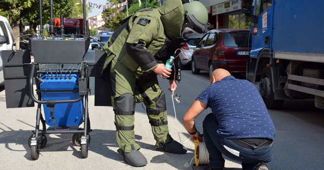 Şüpheli çantanın patlatılmasına aldırış etmediler