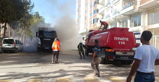 Suruç’ta yaşanan patlama ve ardından yükselen alevler korkuya neden oldu