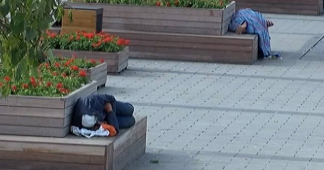 Taksim Meydanı’nda evsiz vatandaşlar dikkat çekti