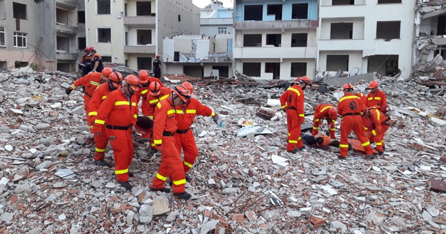 Tatbikatta enkaz altından insanlar çıkarıldı