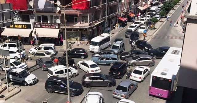 Tatilciler akın etti, trafik çilesi başladı