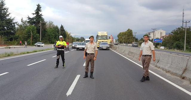 Tırın lastikleri alev alev yandı, D-100’de trafik durdu