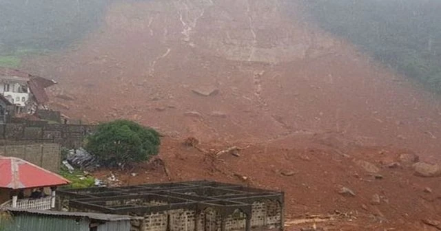 Toprak kayması sonucu yüzlerce insan hayatını kaybetti
