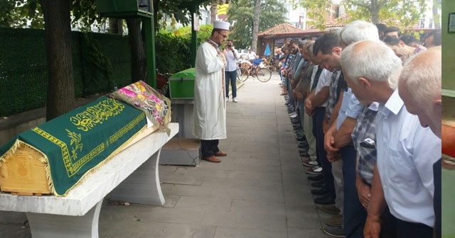 Tren üzerinde özçekim yaparken akımına kapılan genç hayatını kaybetti