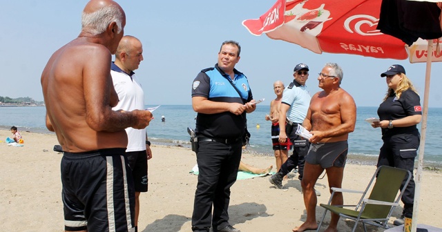 Vatandaş yüzdü, polis bilgilendirdi