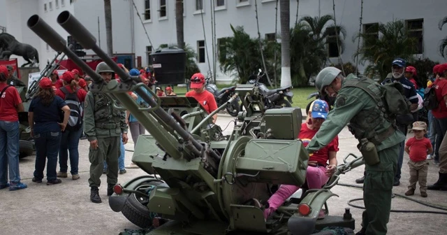 Venezuela'da 900 bin kişiyle dev tatbikat
