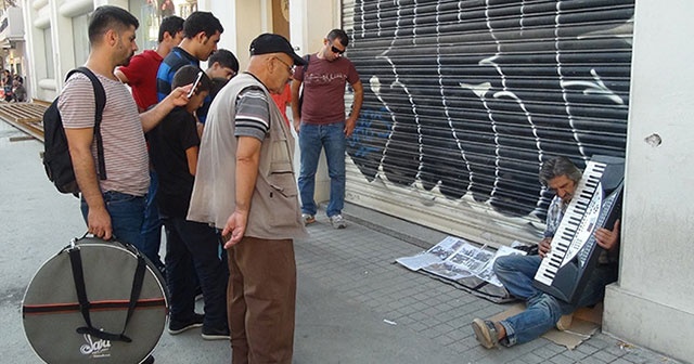 Yeşilçam&#039;ın ‘Çirkin Ziya’sı Beyoğlu sokaklarında yaşam mücadelesi veriyor