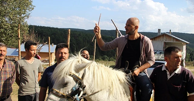 Yıkım kararı gelen yayla evi sahiplerine atlı, tüfekli destek