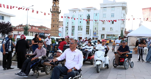 Yozgat&#039;ta engelliler akülü araçlarıyla yarıştı