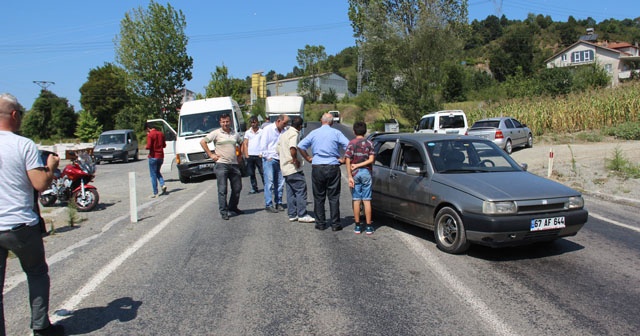 Zonguldak&#039;ta minibüs otomobile çarptı: 2 yaralı