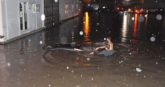 Zonguldak&#039;ta sağanak yaşamı olumsuz etkiledi