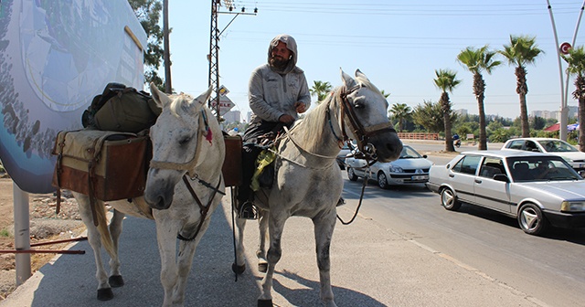 Kudüs&#039;e gitmek için 9 aydır at sırtında