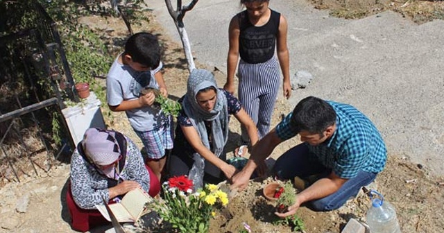 Alperen&#039;in ailesinden bayramda hüzünlü mezar ziyareti